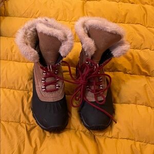Merrell Cozy Brown and Black Women’s Boots with Faux Fur Lining Size 7